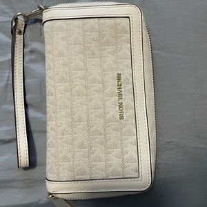 Michael Kors cellphone wallet